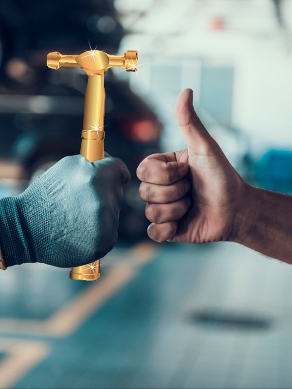 O martelinho de ouro é uma técnica de reparo automotivo que remove amassados sem precisar de pintura. Ele utiliza ferramentas especiais para recuperar a lataria do carro, preservando a pintura original e mantendo o valor do veículo. É rápido, econômico e ideal para pequenos danos causados por batidas leves ou granizo.